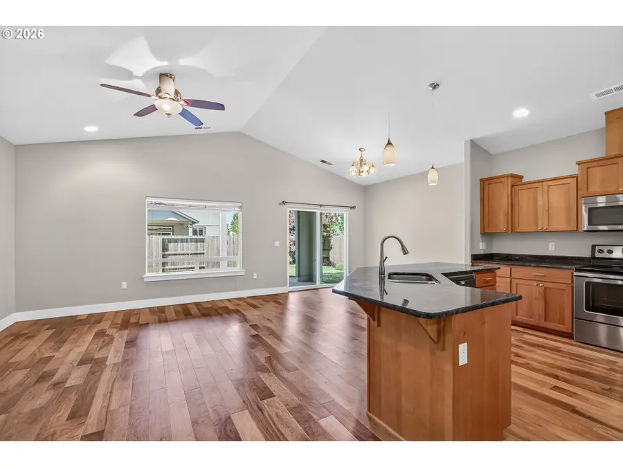 989 Pendleton Dr, Medford, OR 97501 - #2
