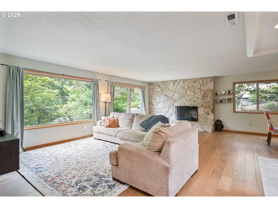2337 W Hills Dr, Longview, WA 98632 - #3