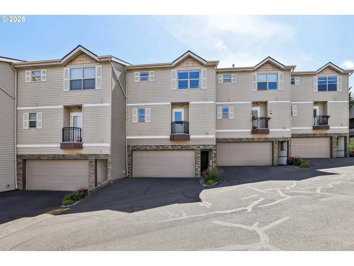12142 NE Fremont St #11, Portland, OR 97220 - #1