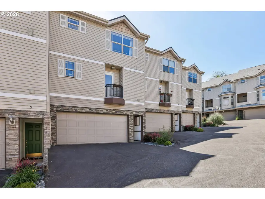 12142 NE Fremont St #11, Portland, OR 97220 - #2