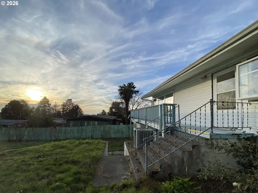 97987 Court St St, Brookings, OR 97415 - Image #2