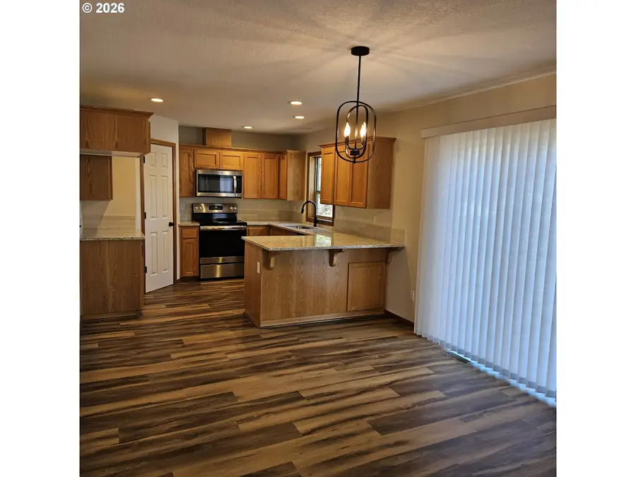 1713 E 11th St, Newberg, OR 97132 - #2