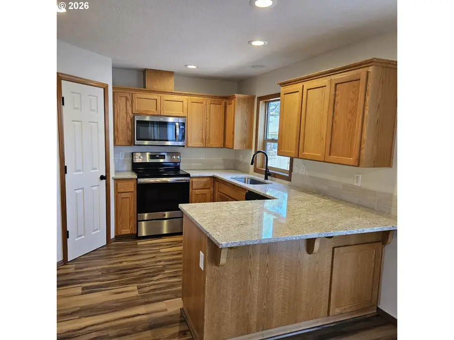 1713 E 11th St, Newberg, OR 97132 - #3