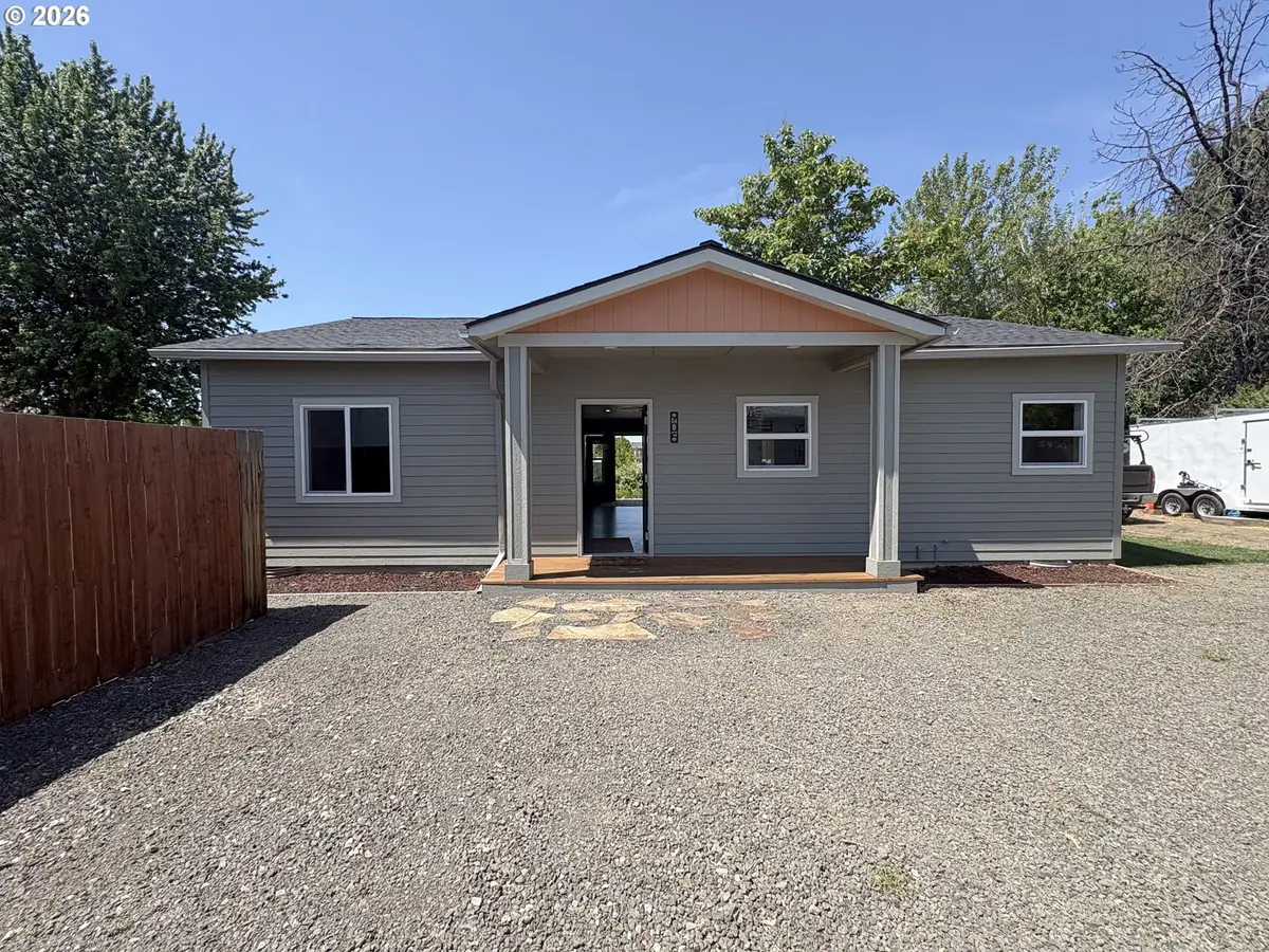 905 Cowl St, Milton Freewater, OR 97862 - #1