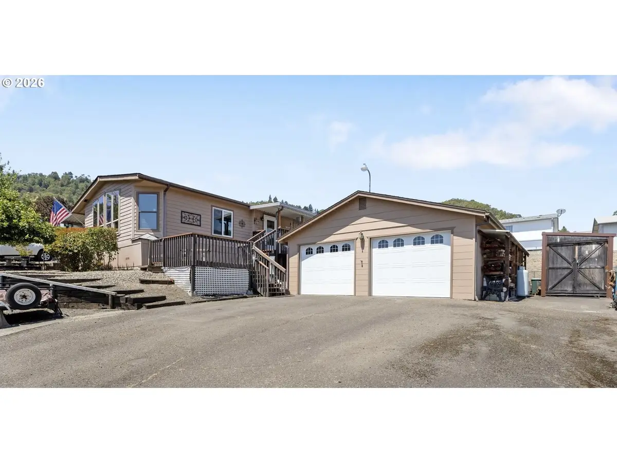 3659 NW Broad St, Roseburg, OR 97471 - #1