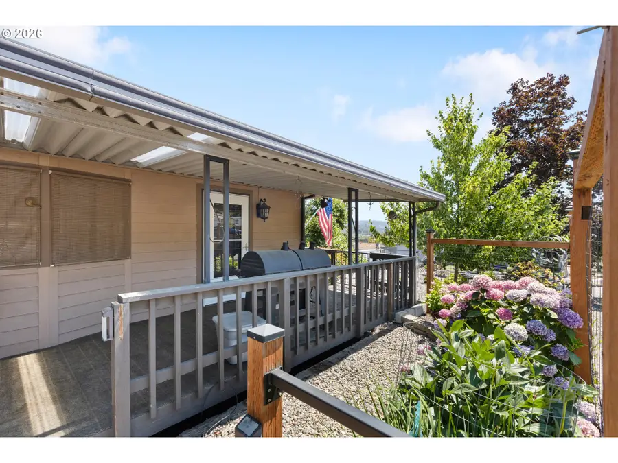 3659 NW Broad St, Roseburg, OR 97471 - #3