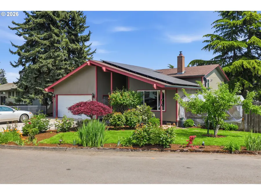 565 Brown Ct, Woodburn, OR 97071 - #2