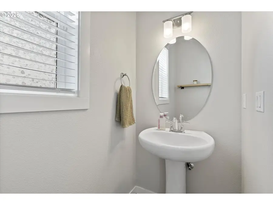 1350 Dahlia St, Woodburn, OR 97071 - #3