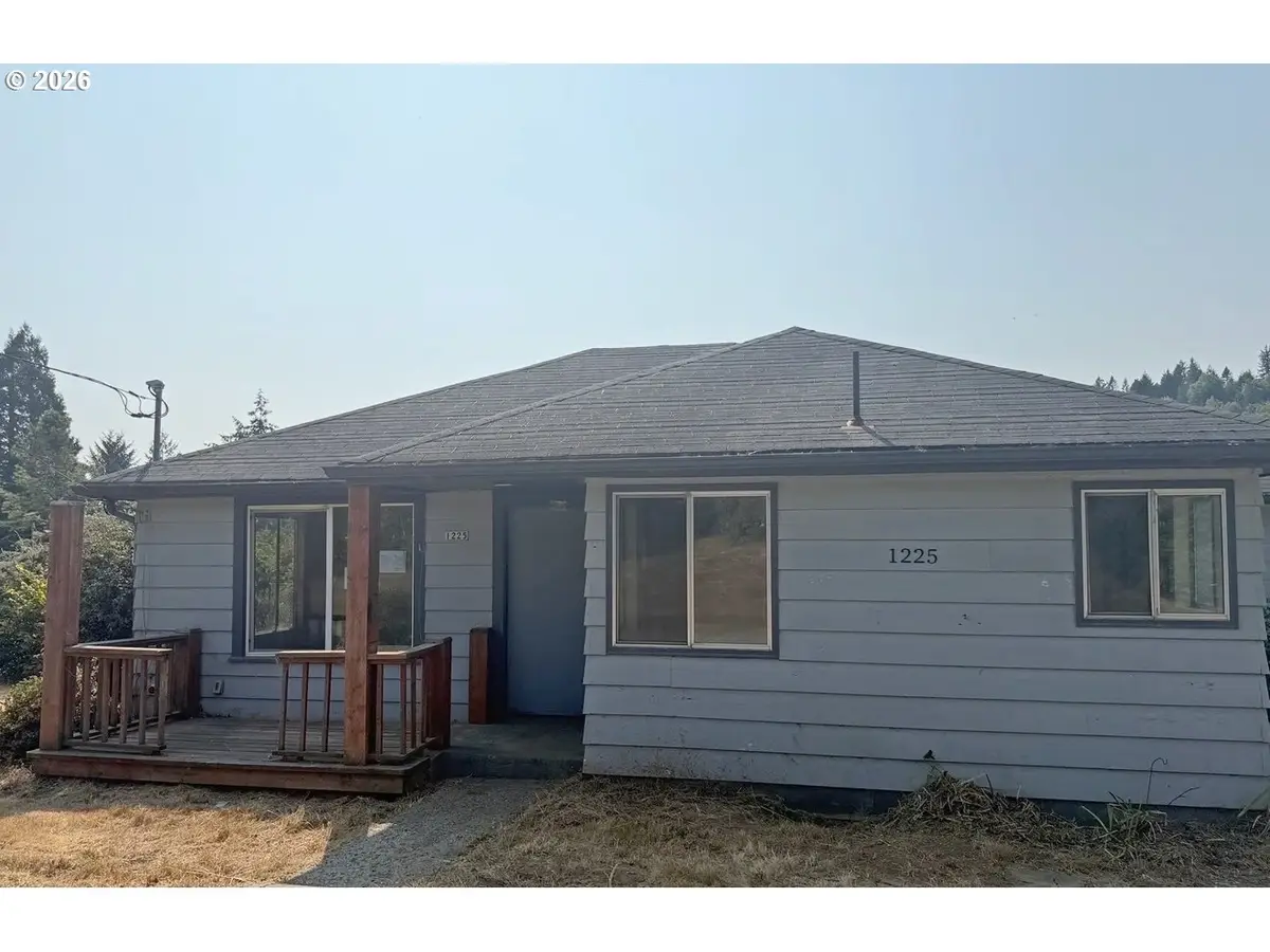 1225 N Laurel St, Coquille, OR 97423 - #1