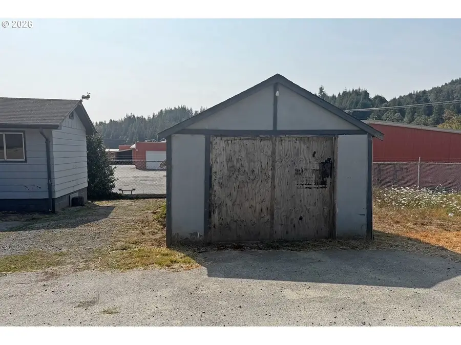 1225 N Laurel St, Coquille, OR 97423 - #3
