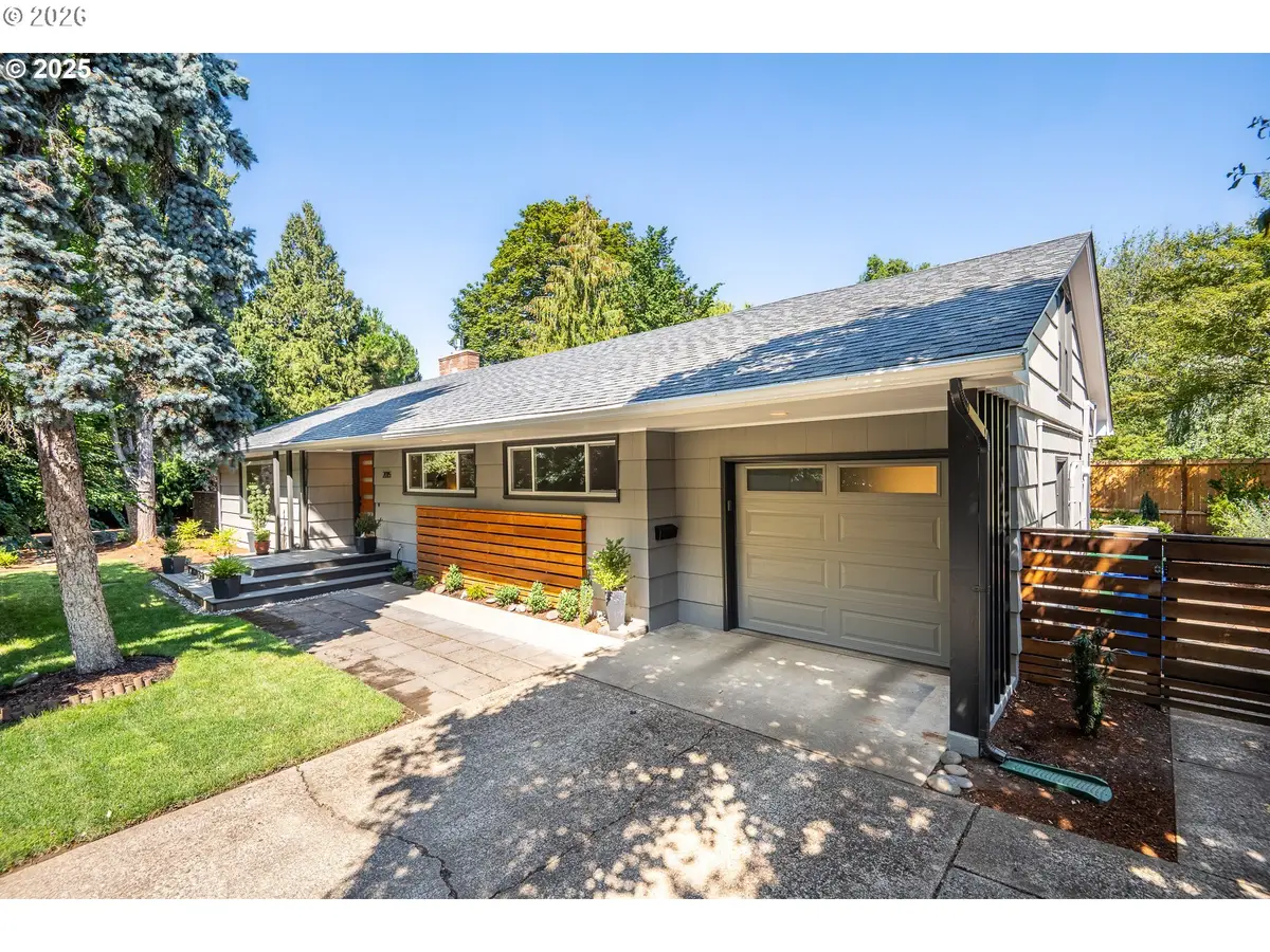2015 Eastwood Ln, Eugene, OR 97401 - #1