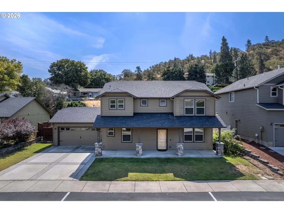 2526 Denton St, The Dalles, OR 97058 - #1