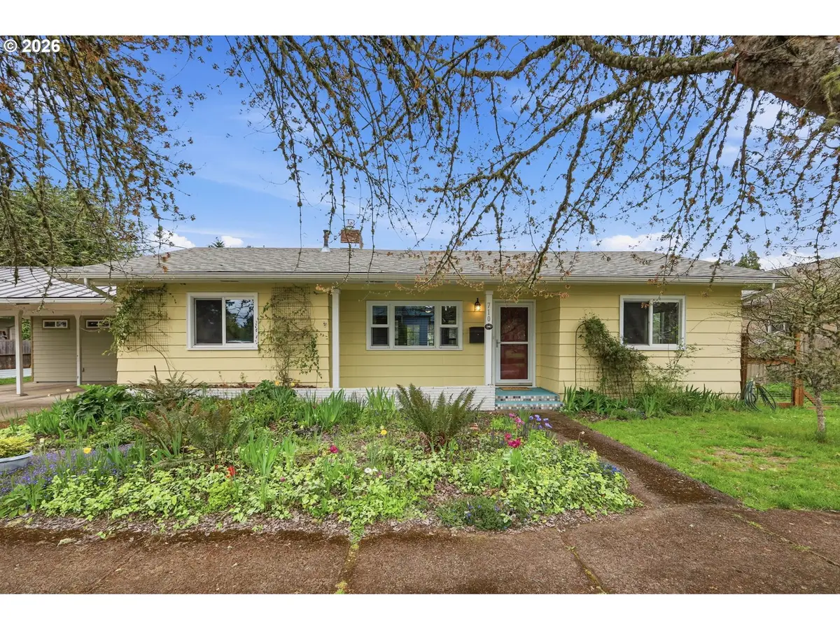 710 S 1st St, Cottage Grove, OR 97424 - #1