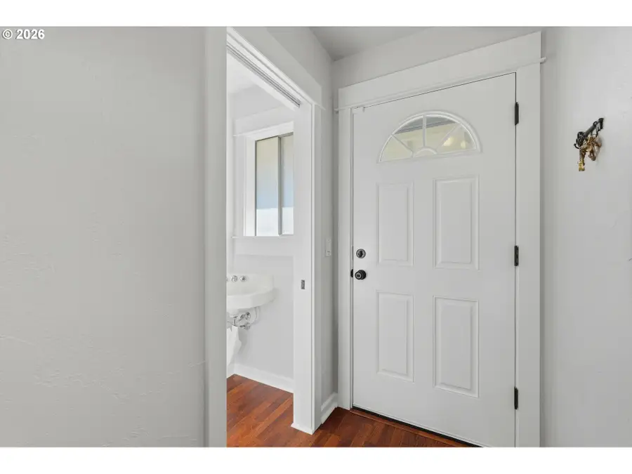 627 N Hayden Bay Dr, Portland, OR 97217 - Image #3