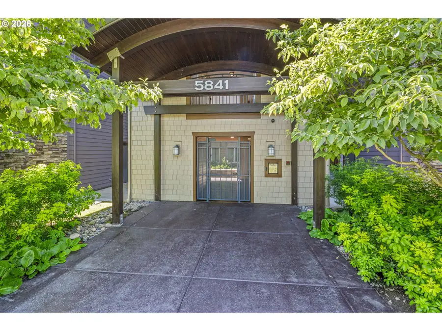5841 SE Columbia Way #102, Vancouver, WA 98661 - #3