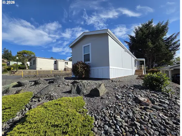 1240 Embarcadero Cir, CoosBay, OR 97420