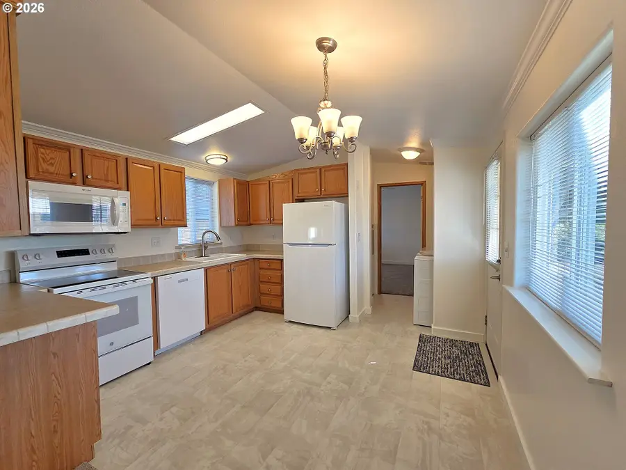 1240 Embarcadero Cir, Coos Bay, OR 97420 - #3