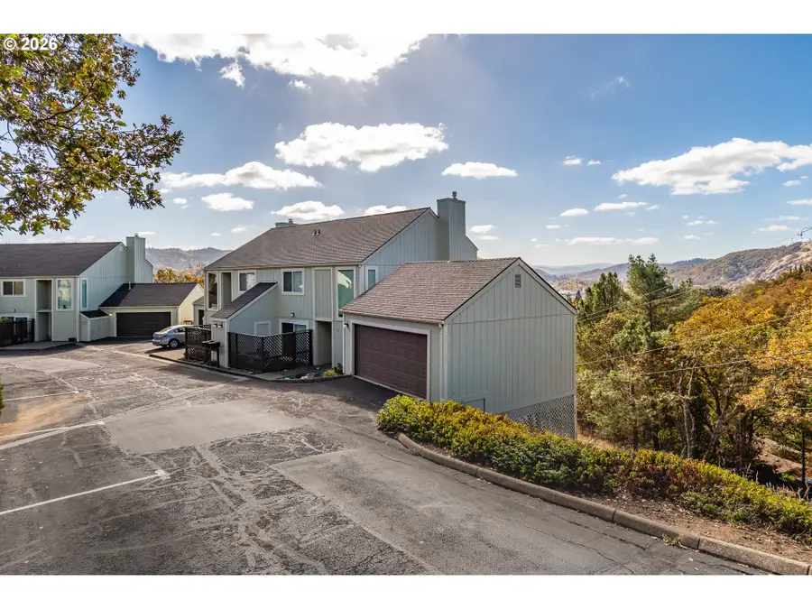 13 NE Spyglass Loop, Roseburg, OR 97470 - #3