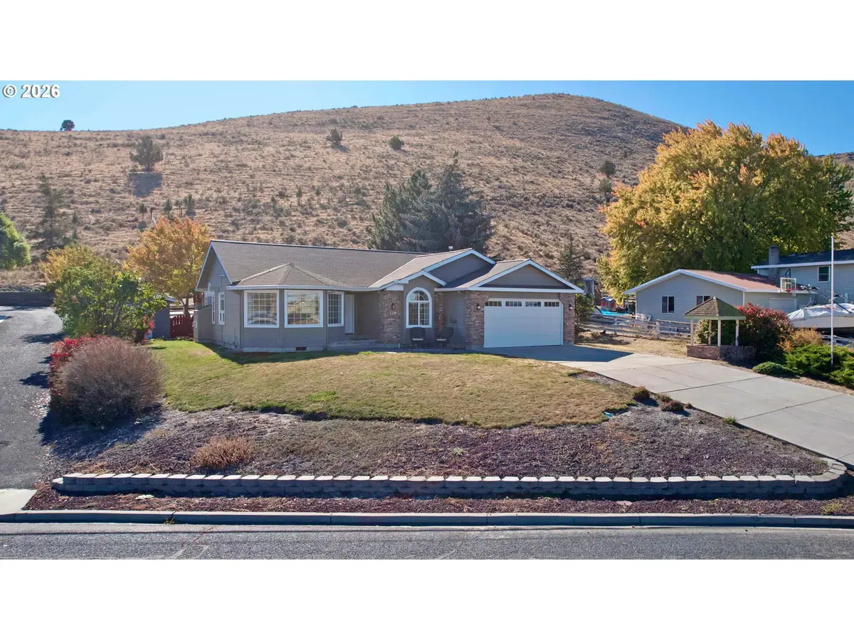 137 Foothill Dr, Baker City, OR 97814 - #1
