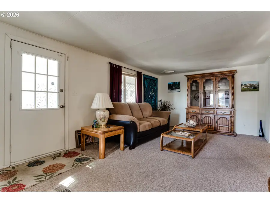 1400 Candlelight Dr, Eugene, OR 97402 - Image #2