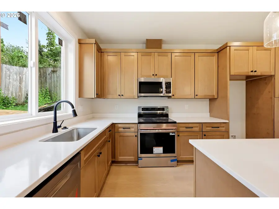 520 S Buxton St, Troutdale, OR 97060 - #3