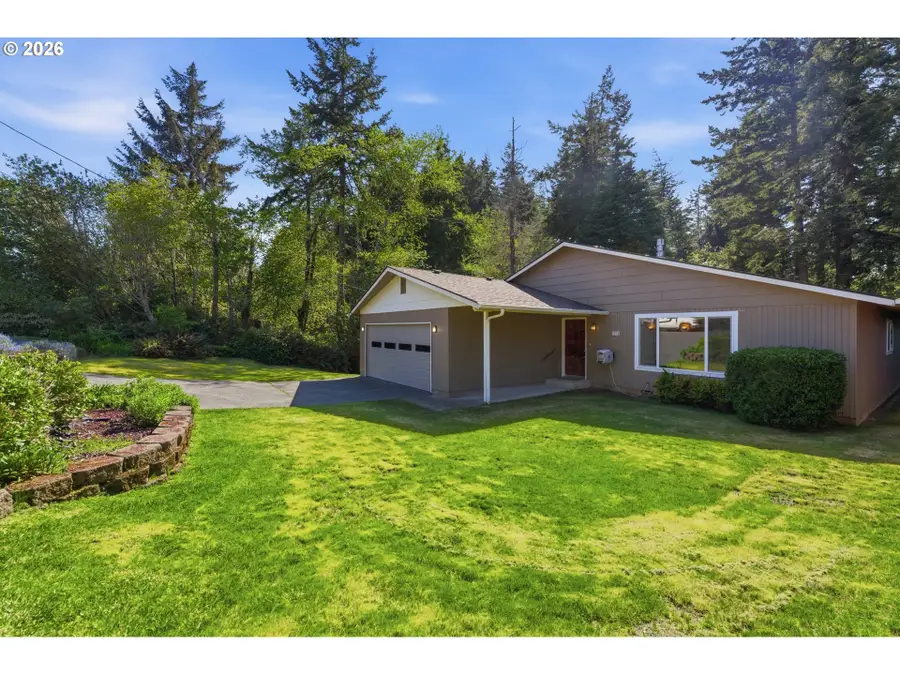 3570 Ash St, North Bend, OR 97459 - #3