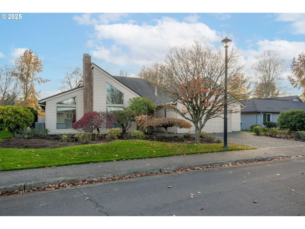 7104 SW Chapel Ln, Portland, OR 97223 - Image #1