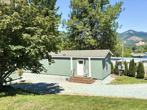 1003 Arburnia St, MyrtleCreek, OR 97457
