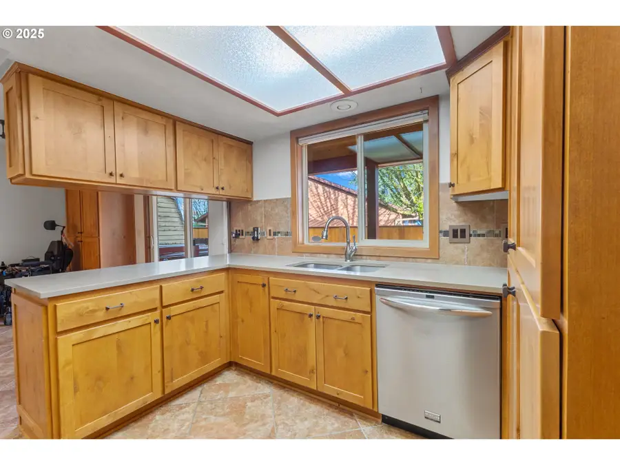 4241 SE Northridge Dr, Milwaukie, OR 97222 - Image #3