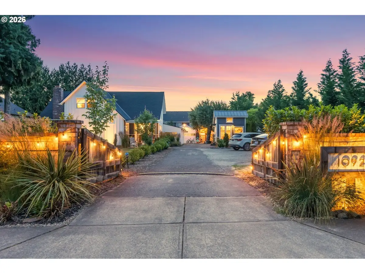 10925 SW Wilsonville Rd, Wilsonville, OR 97070 - #1