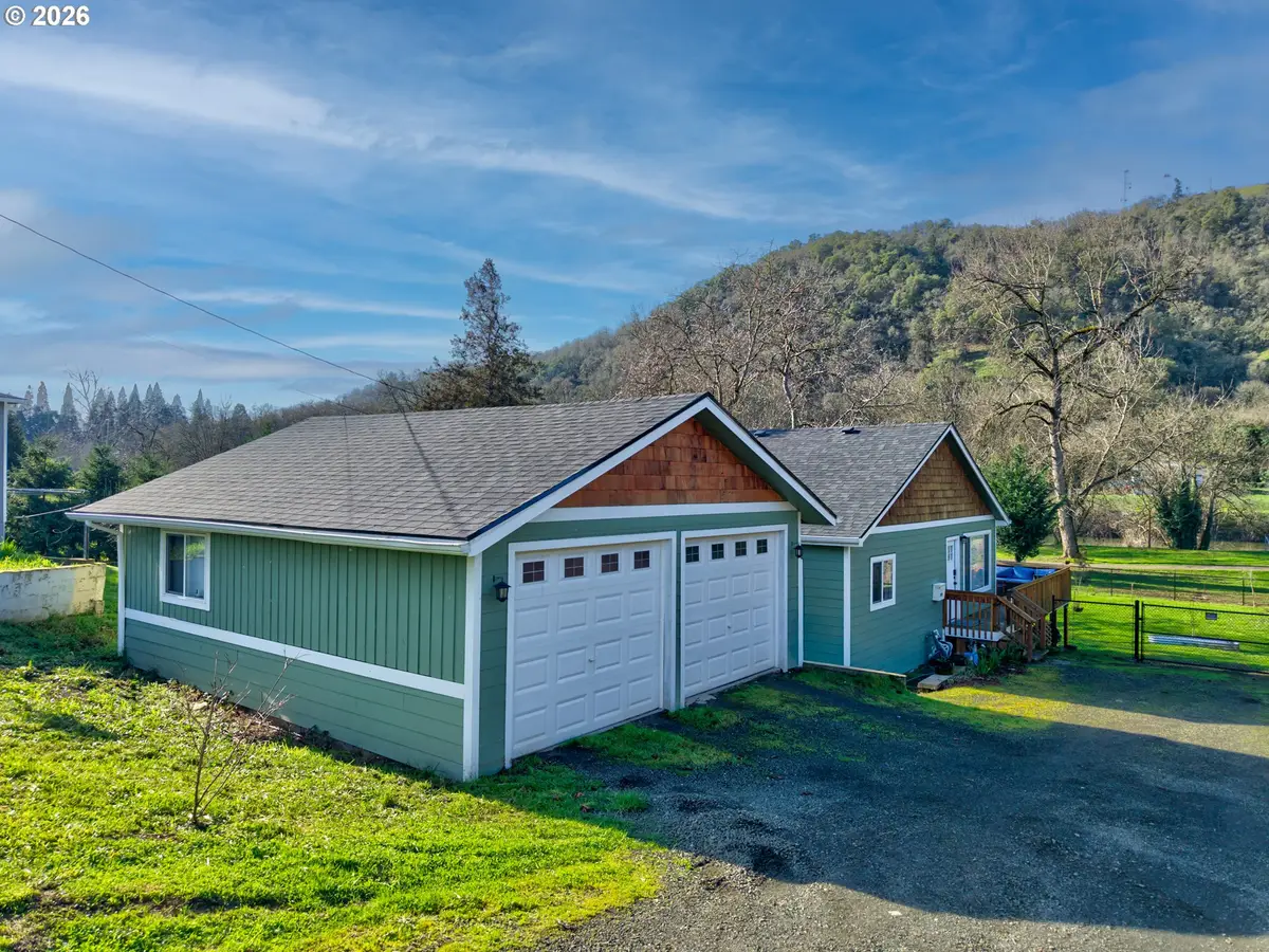 1410 SE Micelli St, Roseburg, OR 97470 - #1