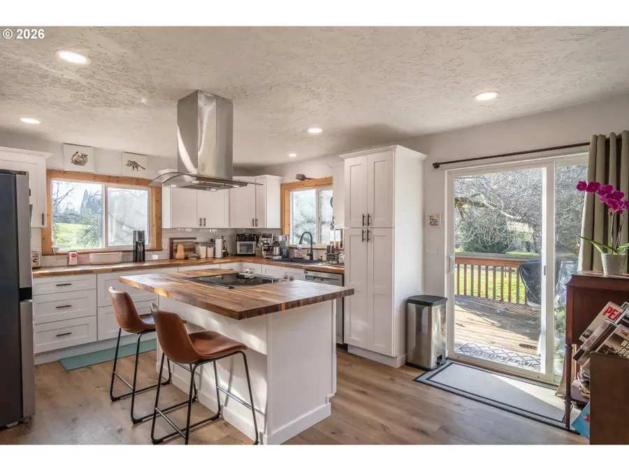 1410 SE Micelli St, Roseburg, OR 97470 - #3