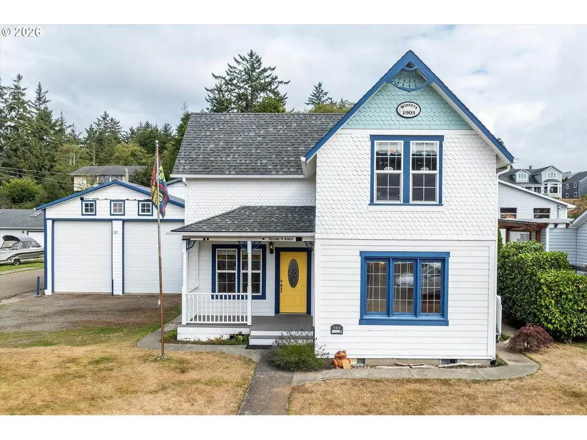304 Spruce St, Ilwaco, WA 98624 - #1