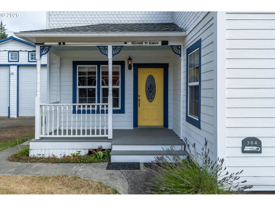 304 Spruce St, Ilwaco, WA 98624 - #2