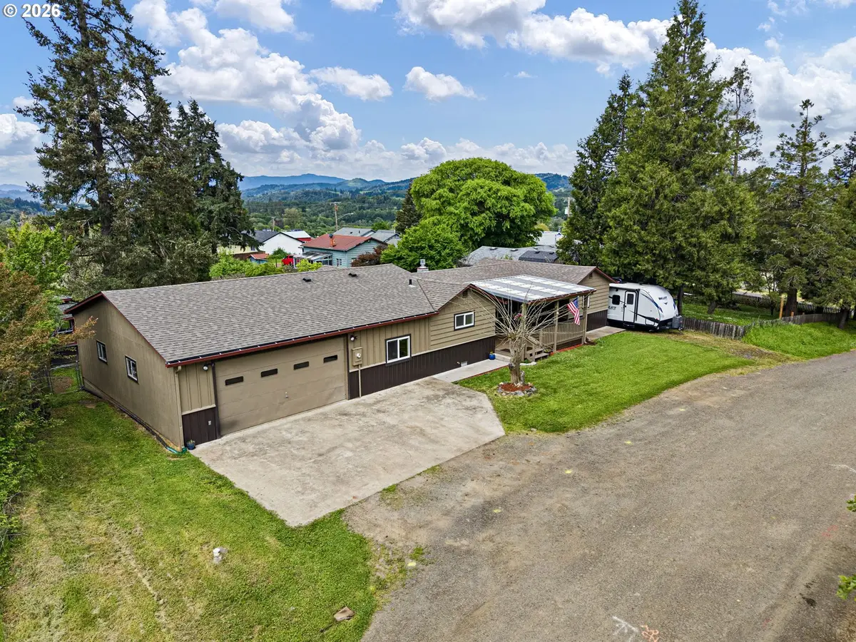 613 SE 5th St, Oakland, OR 97462 - #1
