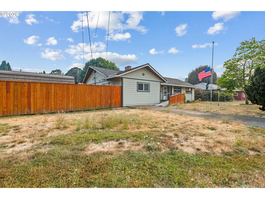1610 NE 9th St, McMinnville, OR 97128 - #2