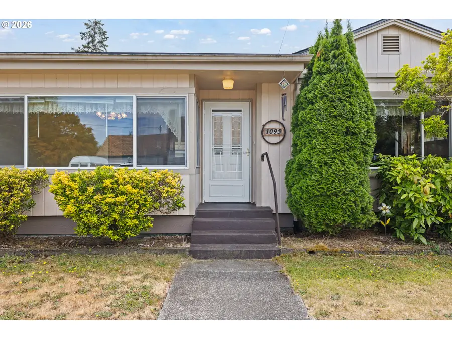 1095 W 11th St, Coquille, OR 97423 - #3