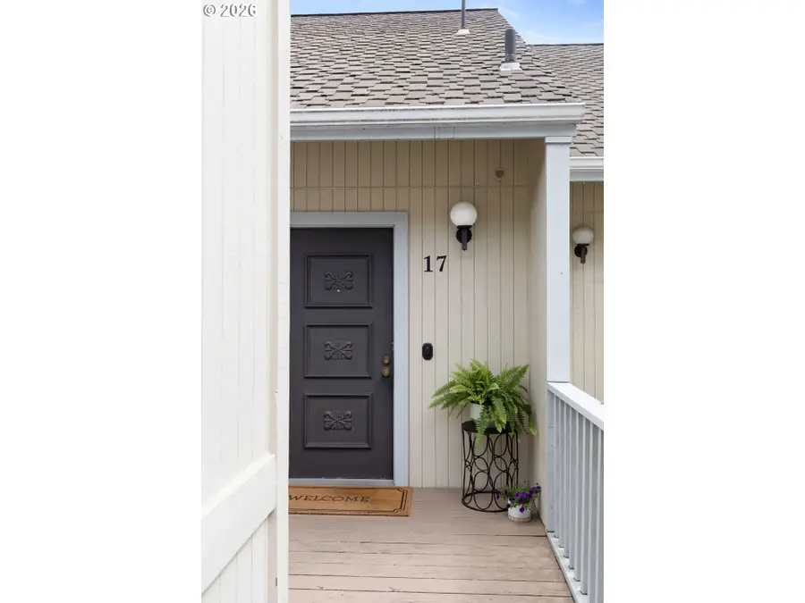 17 NW Mountain View Dr, Roseburg, OR 97471 - #2