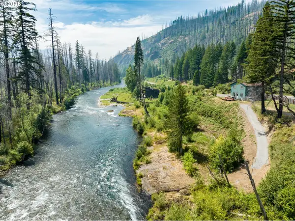 53214 Mckenzie Hwy, BlueRiver, OR 97413