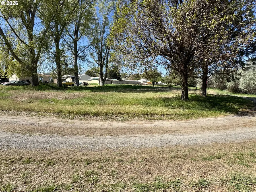 456 Vogel St, Umatilla, OR 97882 - #3