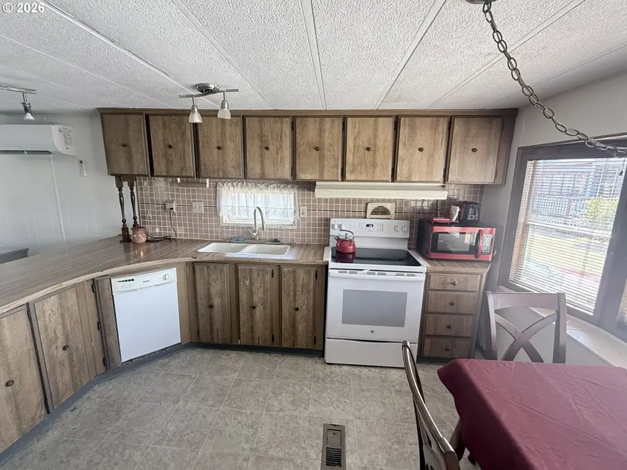 1413 Hawthorne Ave #5, Reedsport, OR 97467 - #3