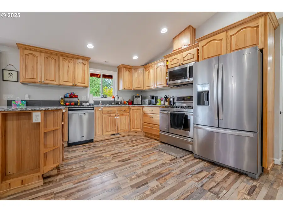 40189 Mount Hope Dr, Lebanon, OR 97355 - Image #3