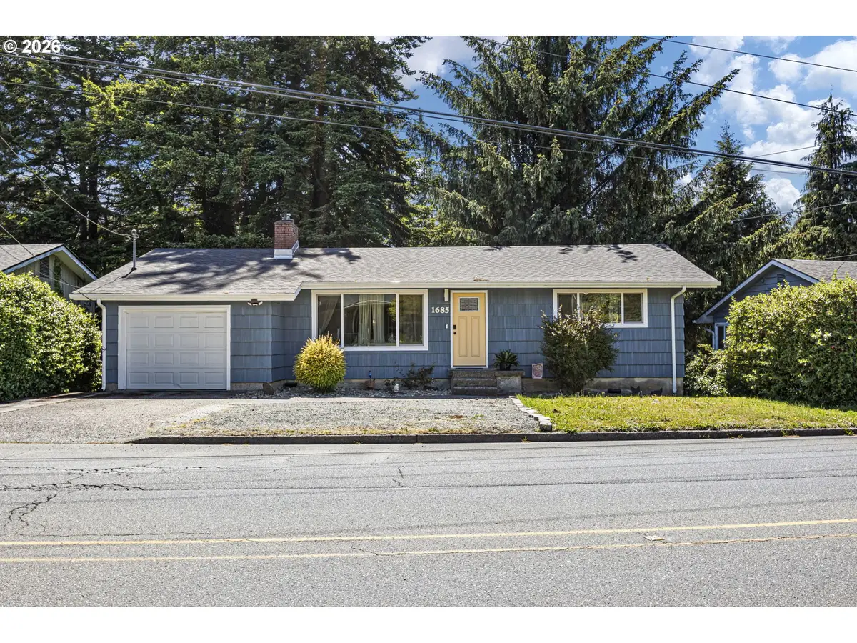1685 Woodland Dr, Coos Bay, OR 97420 - #1