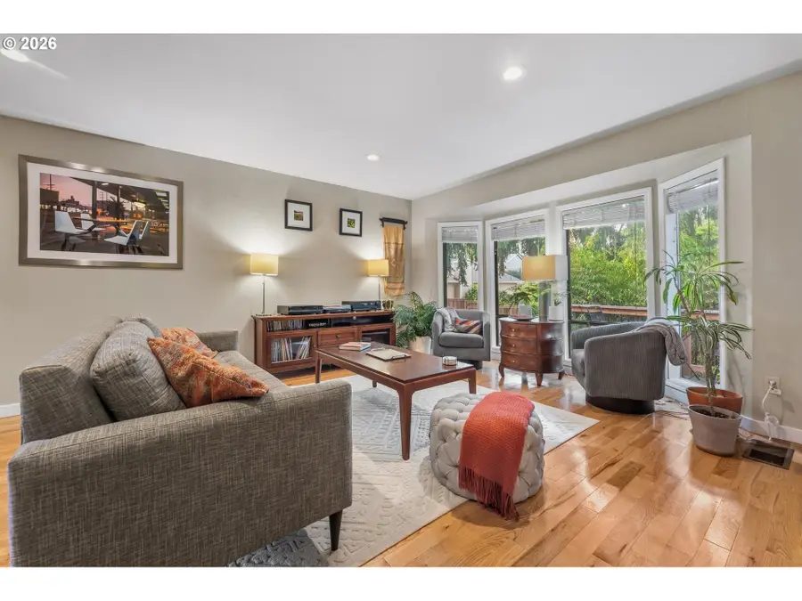 3951 SW Canby St, Portland, OR 97219 - #2