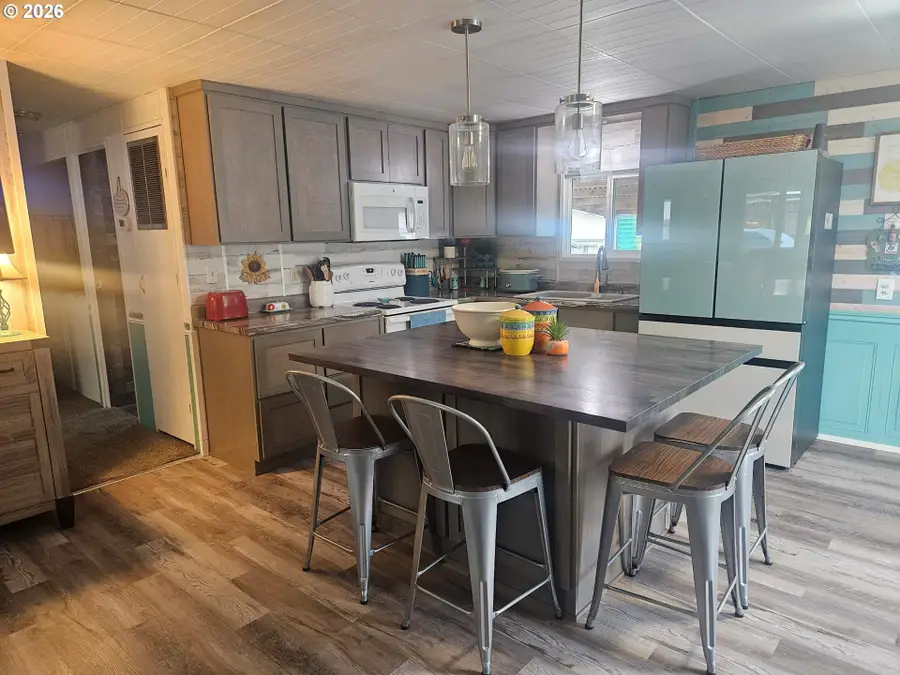 122 Parkdale Cir, Grants Pass, OR 97527 - #3