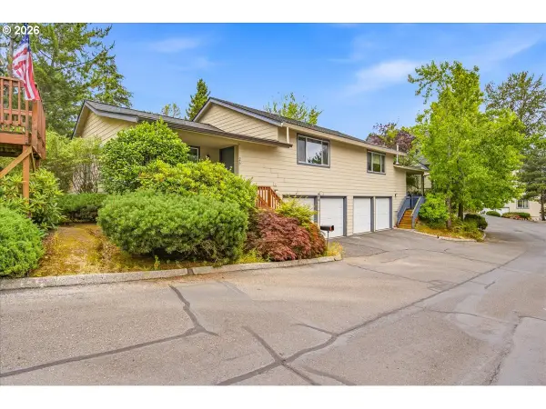 371 NE Village Squire Ave #25, Gresham, OR 97030