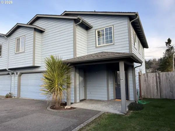 714 Pioneer Rd #4B, Brookings, OR 97415