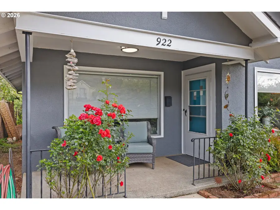 922 S 10th St, Coos Bay, OR 97420 - #2