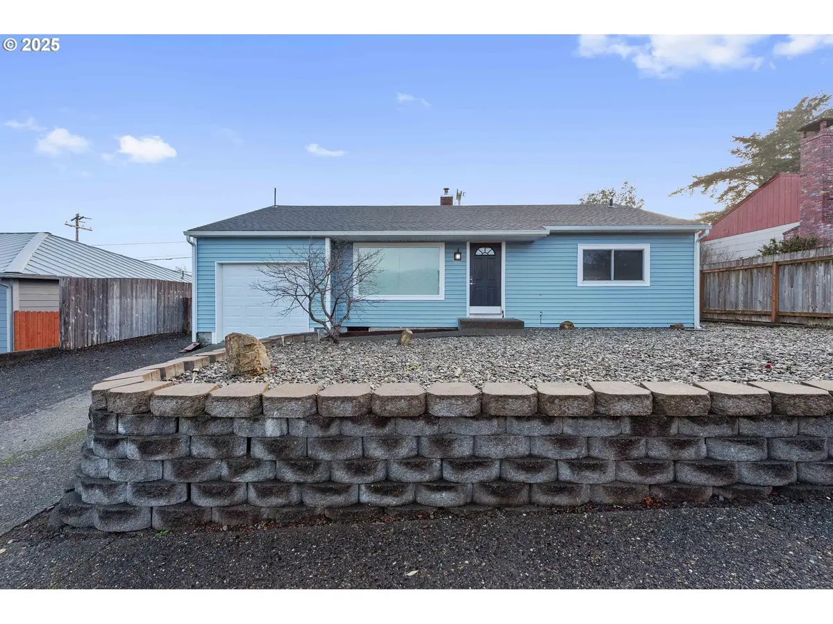 2043 Johnson St, North Bend, OR 97459 - Image #1