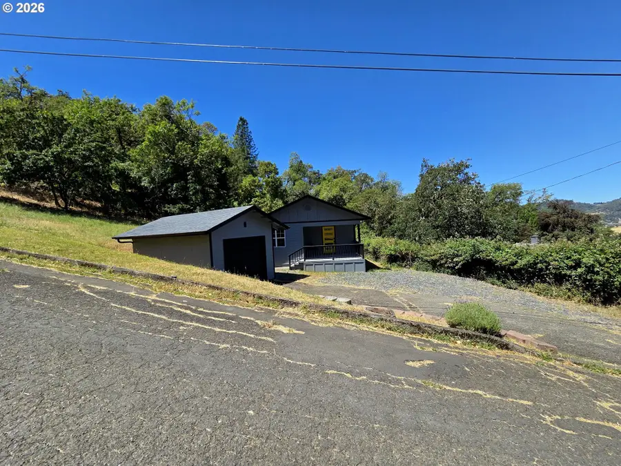 1520 NE Winter St, Roseburg, OR 97470 - #2